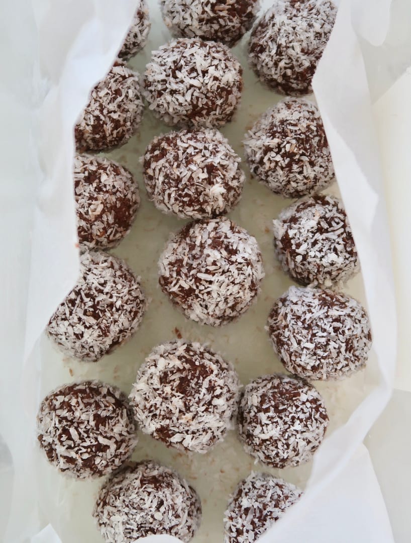 Quinoa & Chocolate Energy Balls [GF]